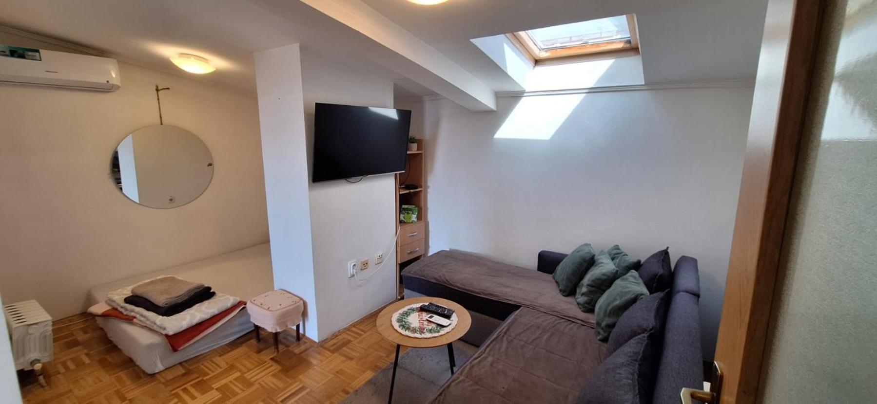 Apartman Ellye Lukavica Exterior photo